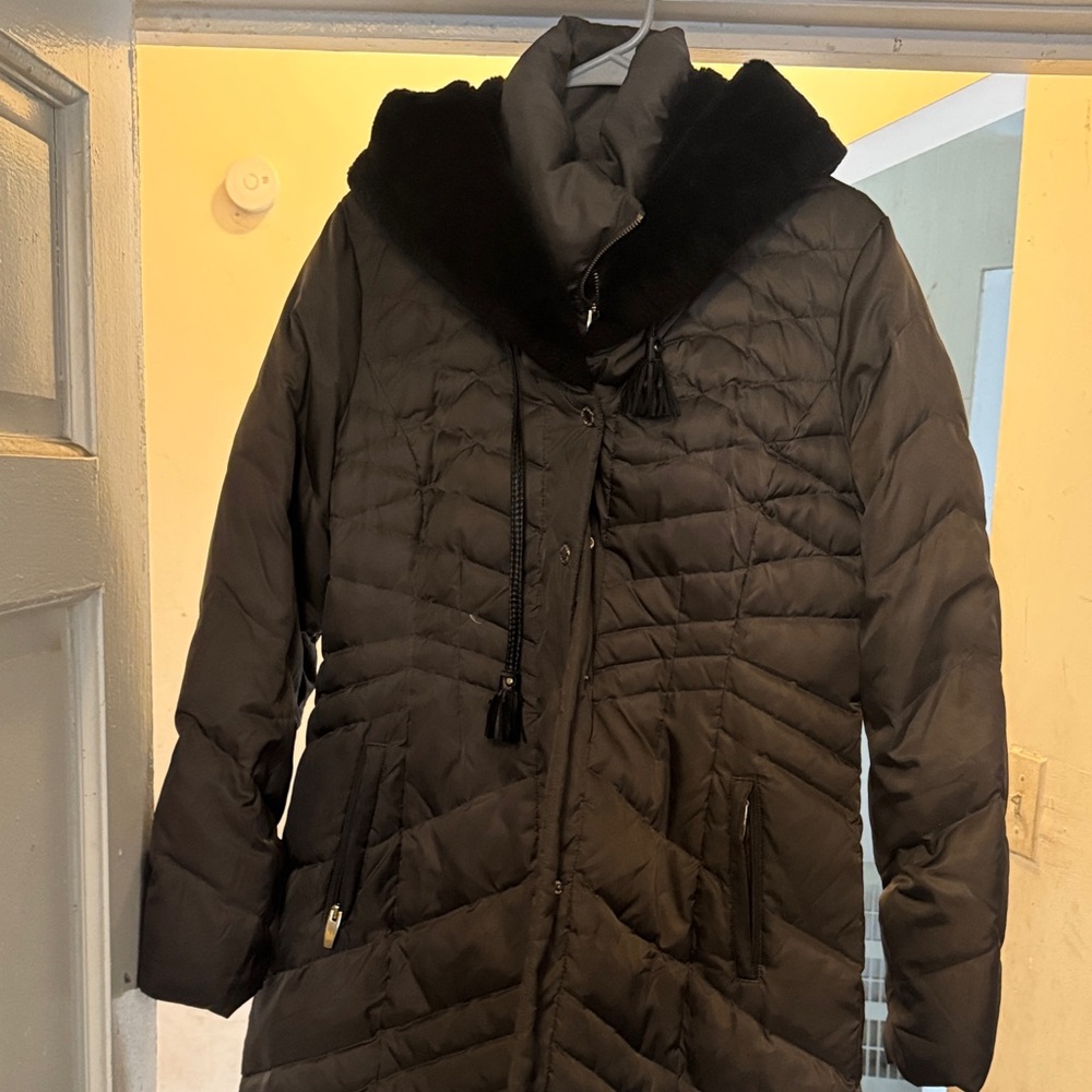 Via Spiga Black Puffer Coat with Faux Fur Collar
